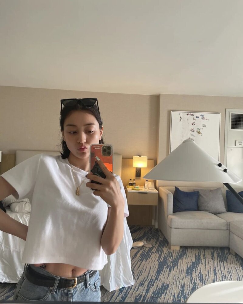 220215 TWICE Instagram Update - Jihyo documents 1