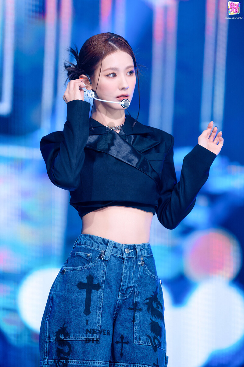 220327 (G)I-DLE Miyeon - 'TOMBOY' at Inkigayo documents 5