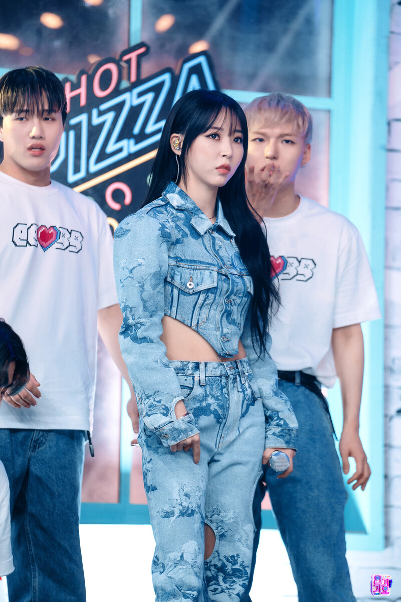 230402 MAMAMOO+ - 'Chico malo' + 'GGBB' at Inkigayo documents 3