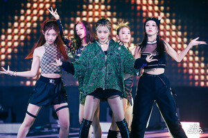 211016 ITZY - 'SWIPE' at Music Core