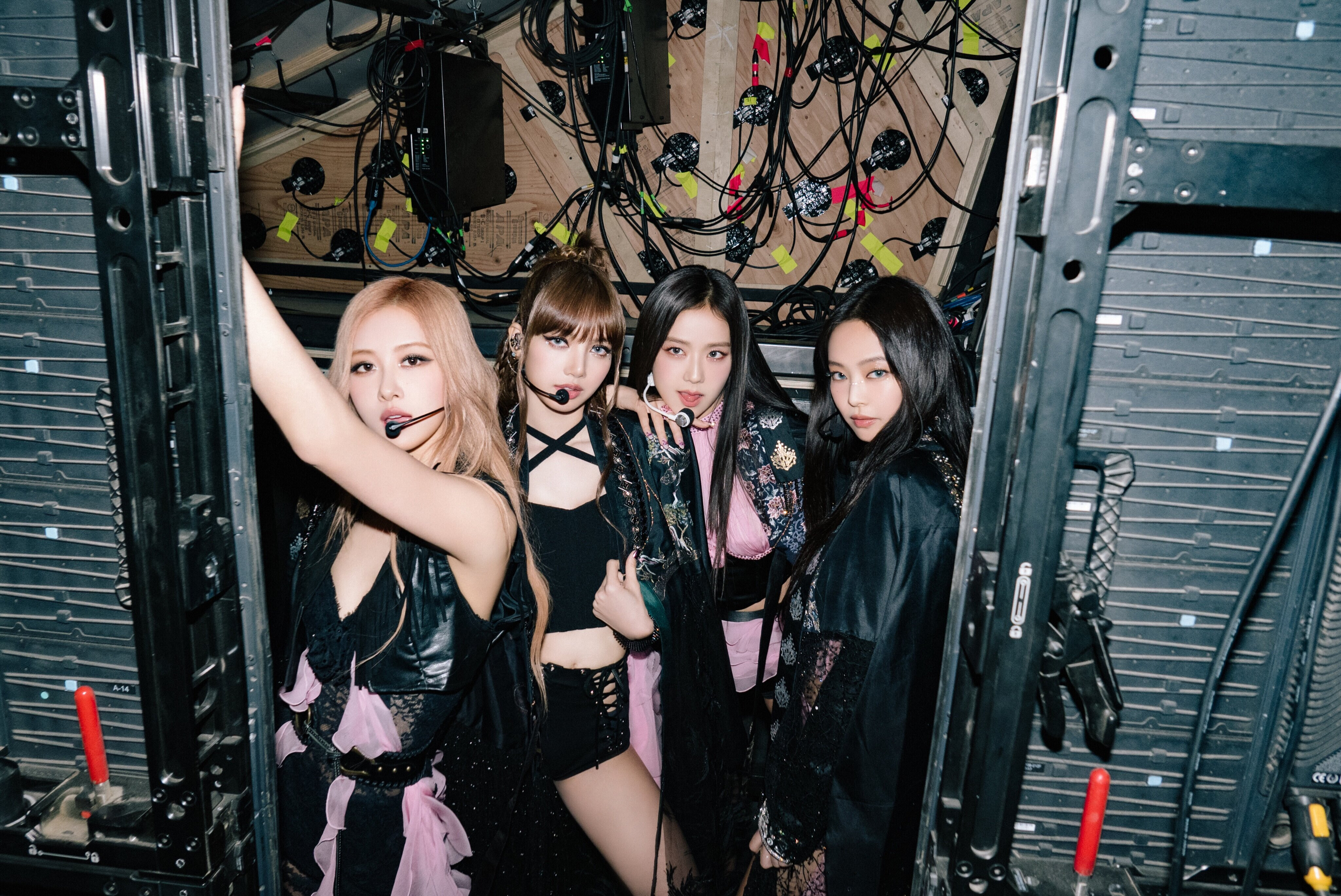 230422 - BLACKPINK Twitter Update | kpopping