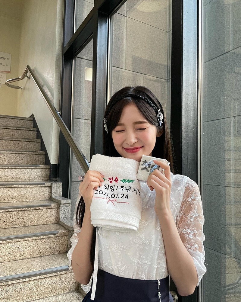 210723 OH MY GIRL Arin SNS Update documents 10