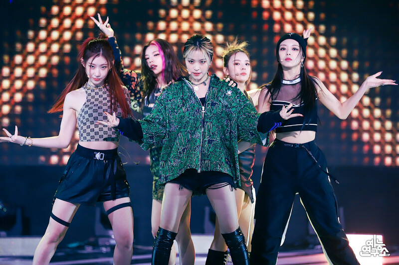 211016 ITZY - 'SWIPE' at Music Core documents 1