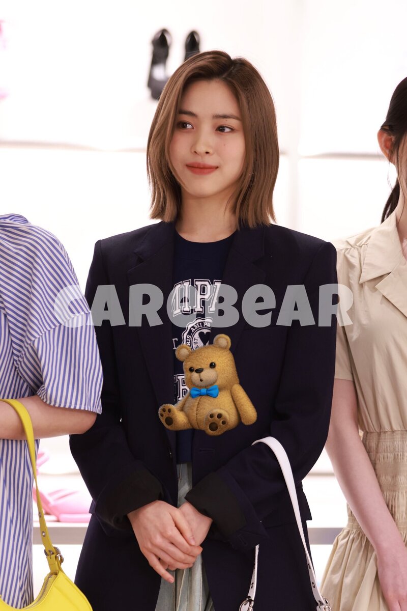 230309 ITZY Ryujin - Charles & Keith Event documents 7