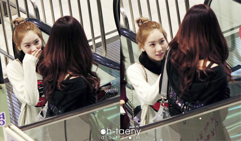 130302 Girls' Generation Taeyeon at Gimpo Airport documents 3