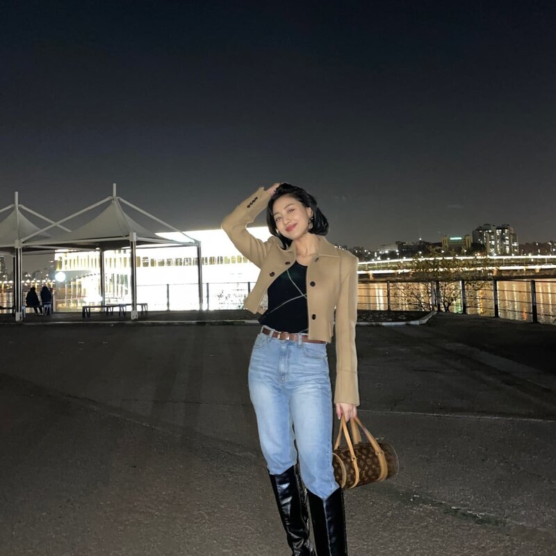 211117 TWICE Instagram Update - Jihyo | kpopping
