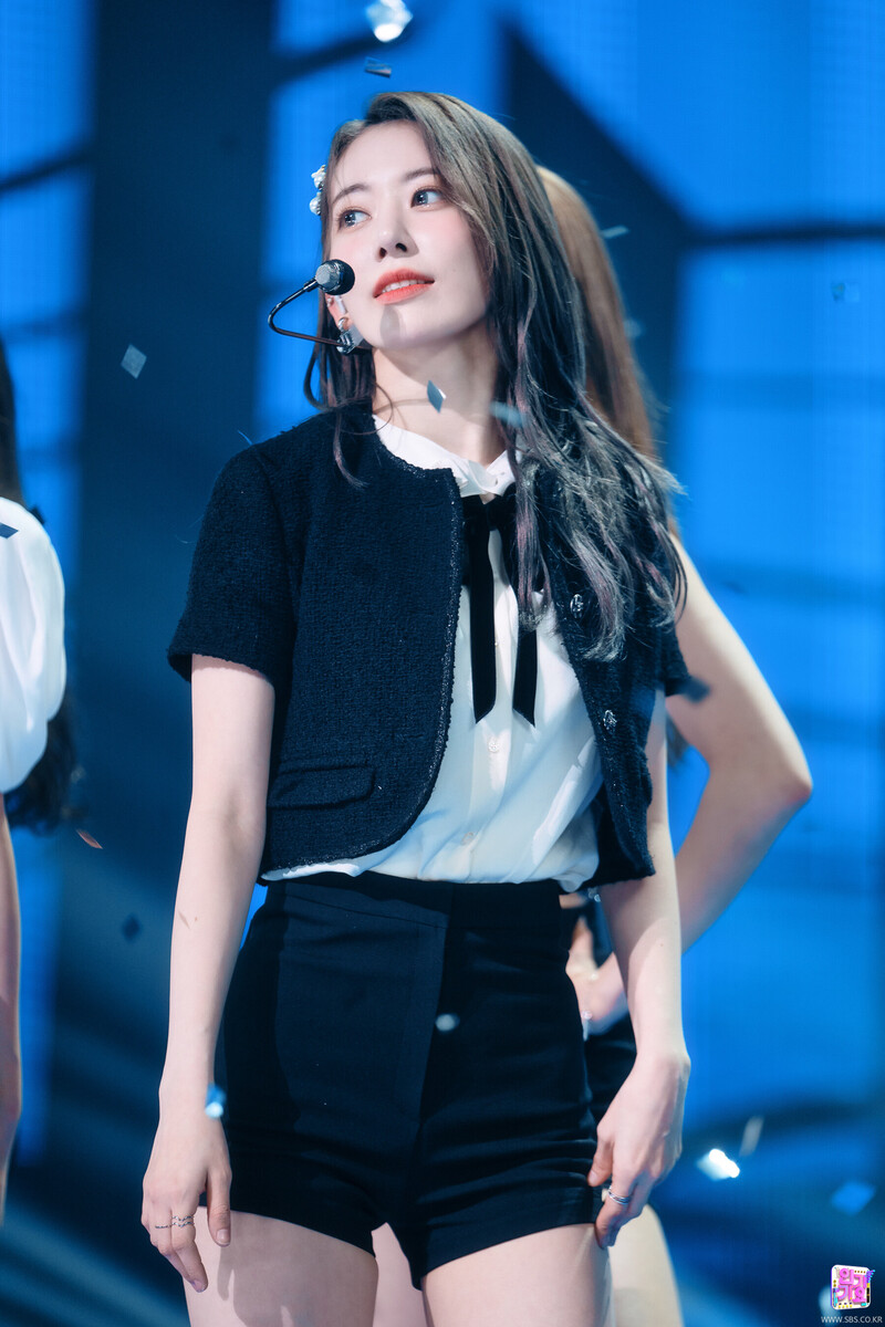 220522 LE SSERAFIM Sakura - 'FEARLESS' at Inkigayo documents 26