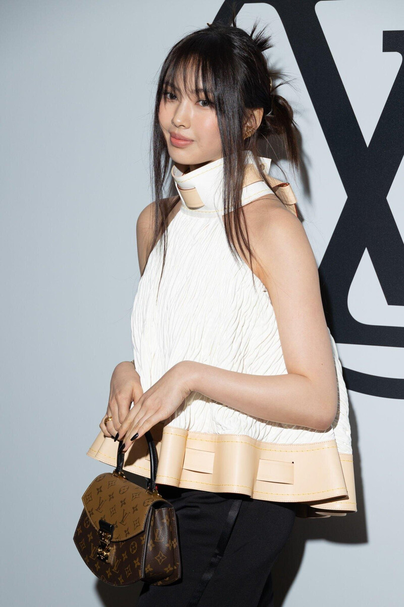 230306 HYEIN- LOUIS VUITTON Women's F/W 2023-'24 Fashion Show at Paris Fashion Week documents 6