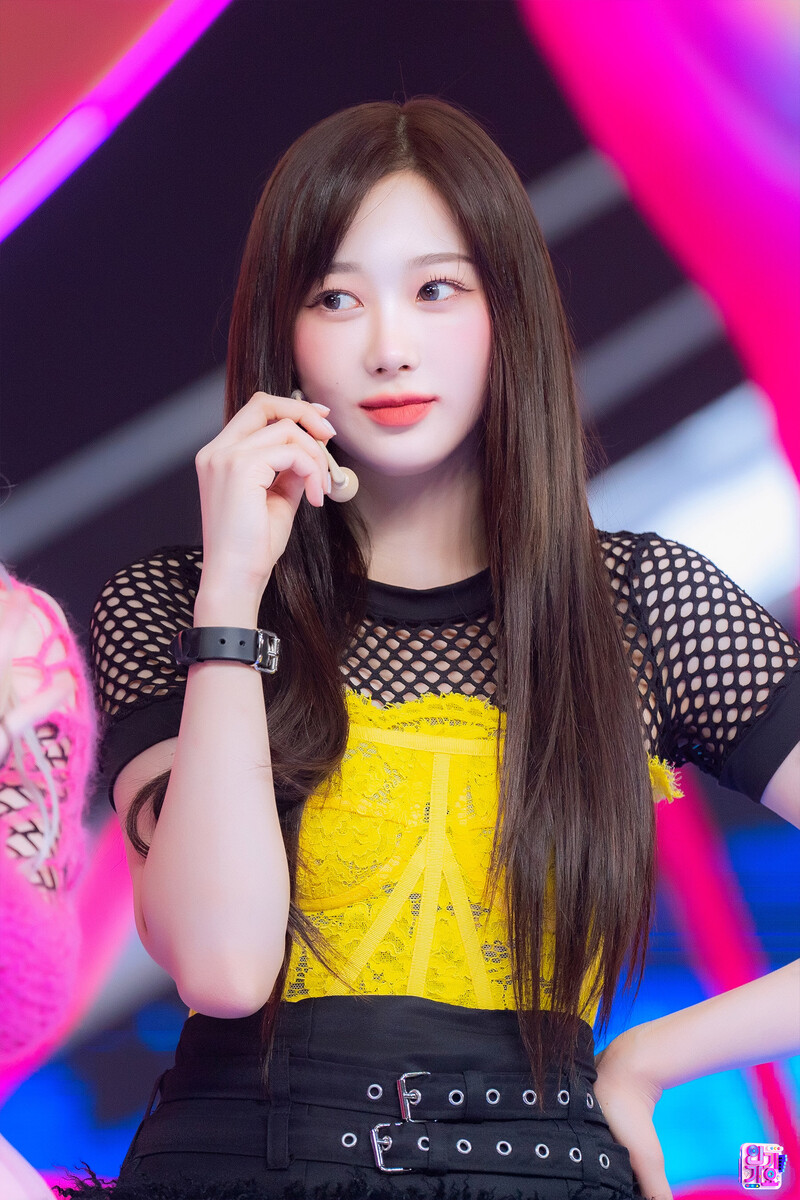 240519 aespa Giselle - 'Supernova' at Inkigayo documents 2