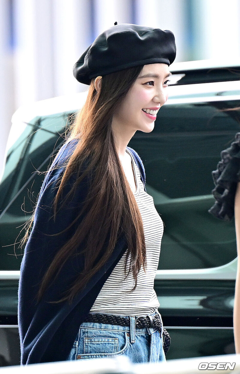 240906 Red Velvet IRENE at Incheon International Airport documents 3