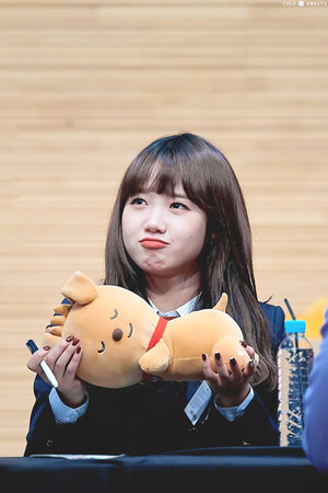 180519 Weki Meki Yoojung at 'Lucky' Gangbyeon Fansign