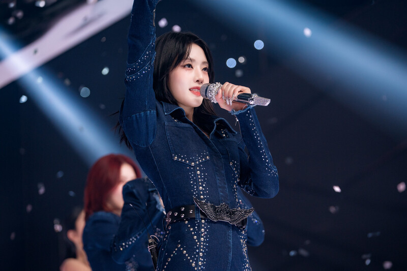 240204 (G)I-DLE Minnie - 'Super Lady' at Inkigayo documents 1