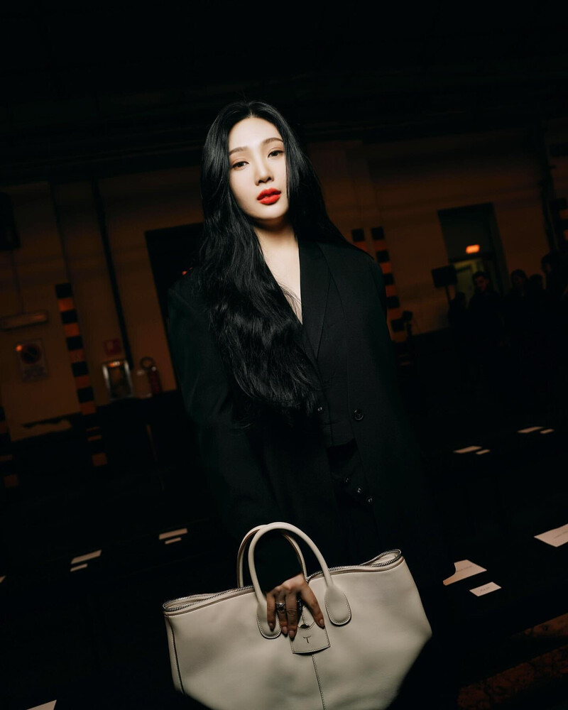 240223 Red Velvet Joy - Tod's FW 2024 Fashion Show in Milan documents 3