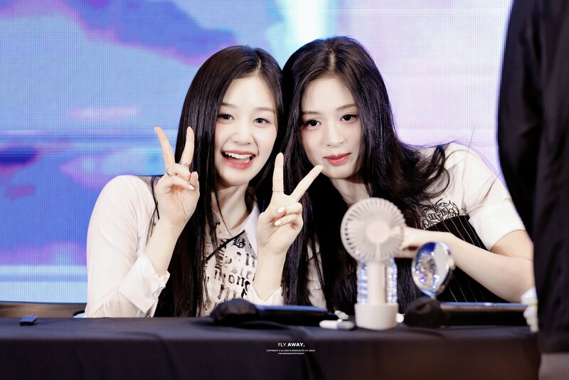 240413 AHYEON and PHARITA - YG Fansign Event documents 1