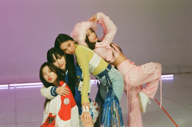 221110 M2 Twitter Update - MAMAMOO - March Film Camera Photos documents 5