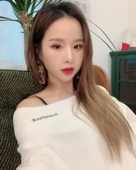 190312 Solji Instagram Update