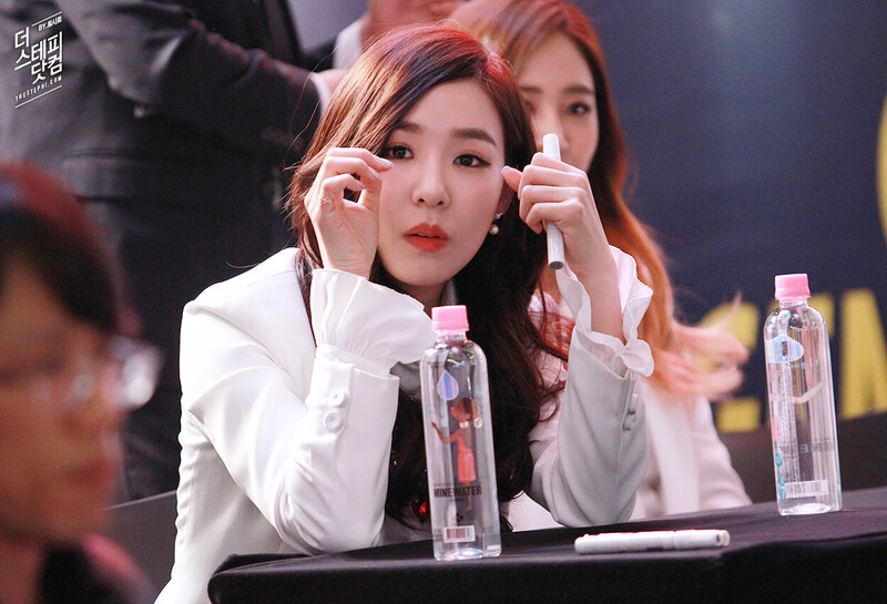 140314 Girls' Generation Tiffany at Mr. Mr. fansign documents 4