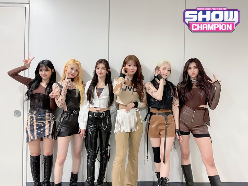 211208 EVERGLOW SNS Update at The Show documents 15