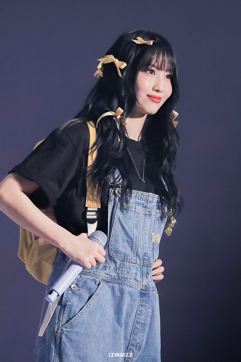 230416 TWICE Momo - ‘READY TO BE’ World Tour in Seoul Day 2 documents 1