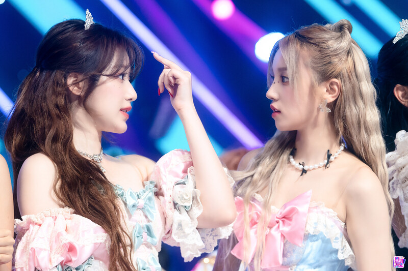 230604 (G)I-DLE Yuqi & Shuhua - ‘Queencard’ at Inkigayo | kpopping