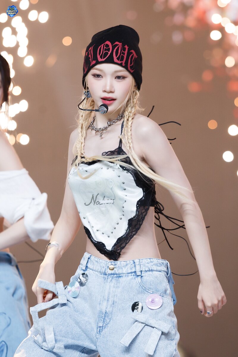 240307 LE SSERAFIM Chaewon - 'EASY' and 'Smart' at M Countdown documents 18