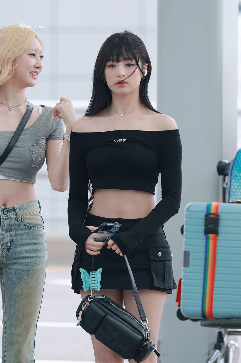 240719 BABYMONSTER Ahyeon at Incheon International Airport documents 3