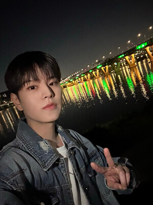 241117 -  Stray Kids Twitter Update with SEUNGMIN | SKZ-BEHIND