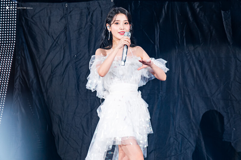 220918 IU - 'The Golden Hour' Concert documents 5