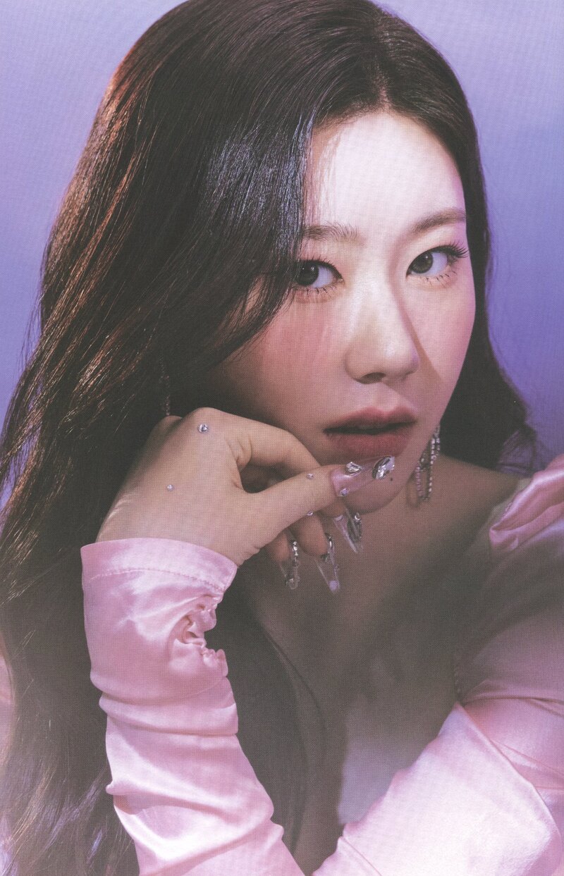 ITZY 'CHECKMATE' Album Scans (Chaeryeong ver.) documents 5