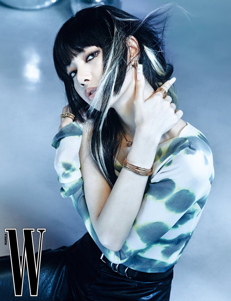 LISA for WKorea Cool Retro - August 2021 Issue documents 3