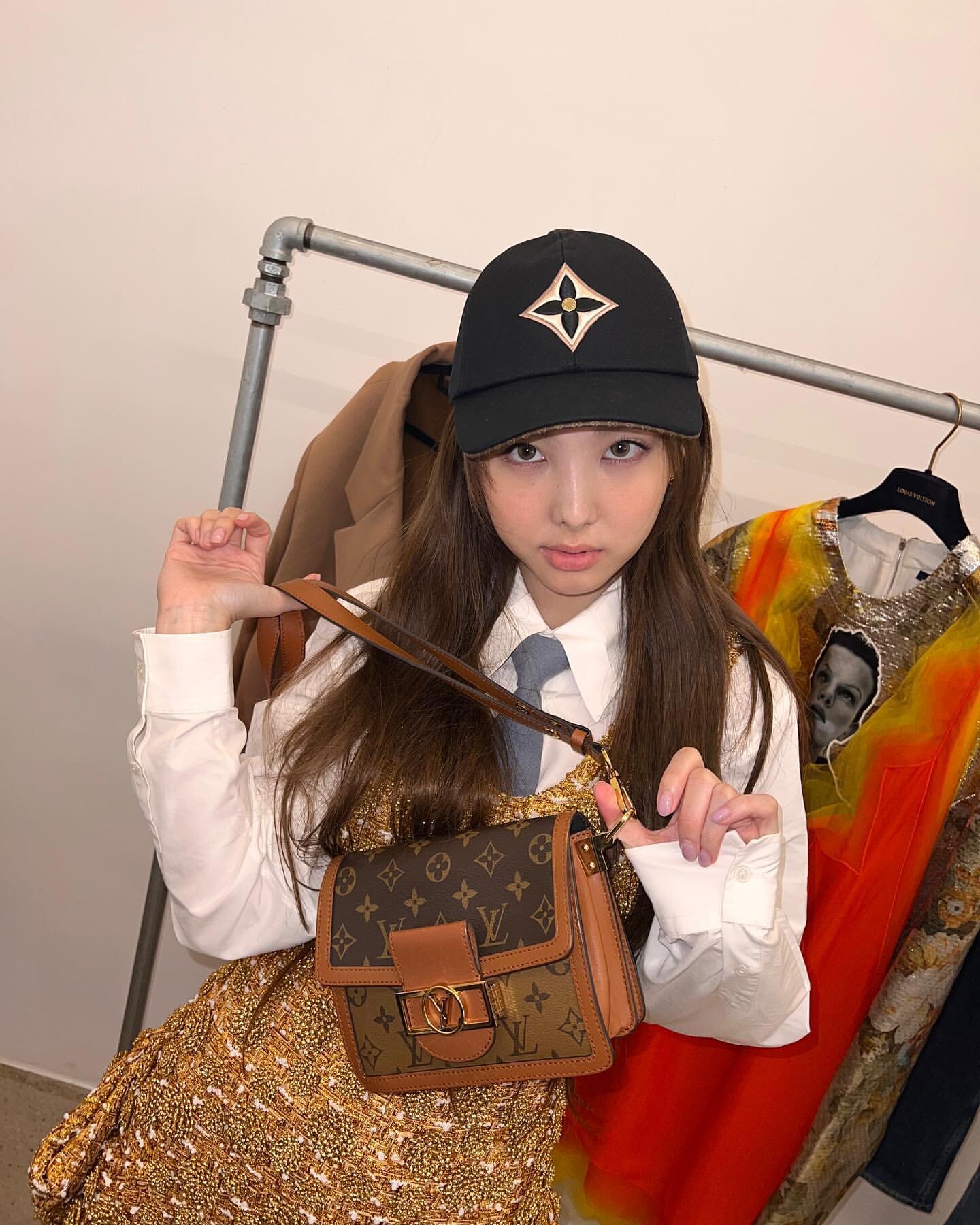 220531 twicetagram update - Nayeon posing with the Louis Vuitton bag : r/ twice