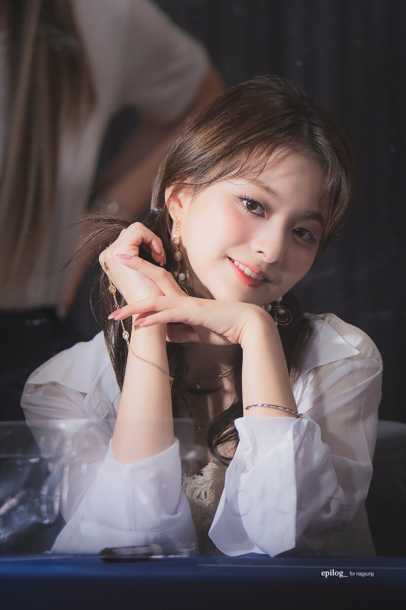 210522 fromis_9 Nagyung documents 7