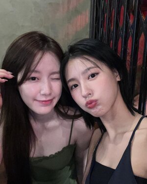 230812 - (G)I-DLE MIYEON Instagram Update with SHUHUA