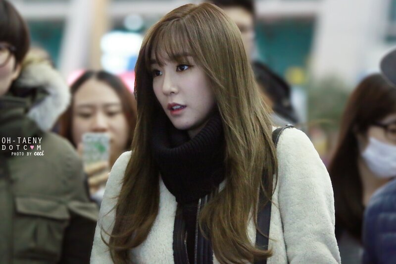 141202 Girls' Generation Tiffany at Incheon & Hong Kong Airport documents 1