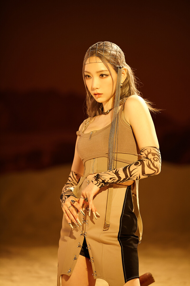 220216 SMTOWN Naver Post - Taeyeon 'INVU' MV Shoot Behind documents 10