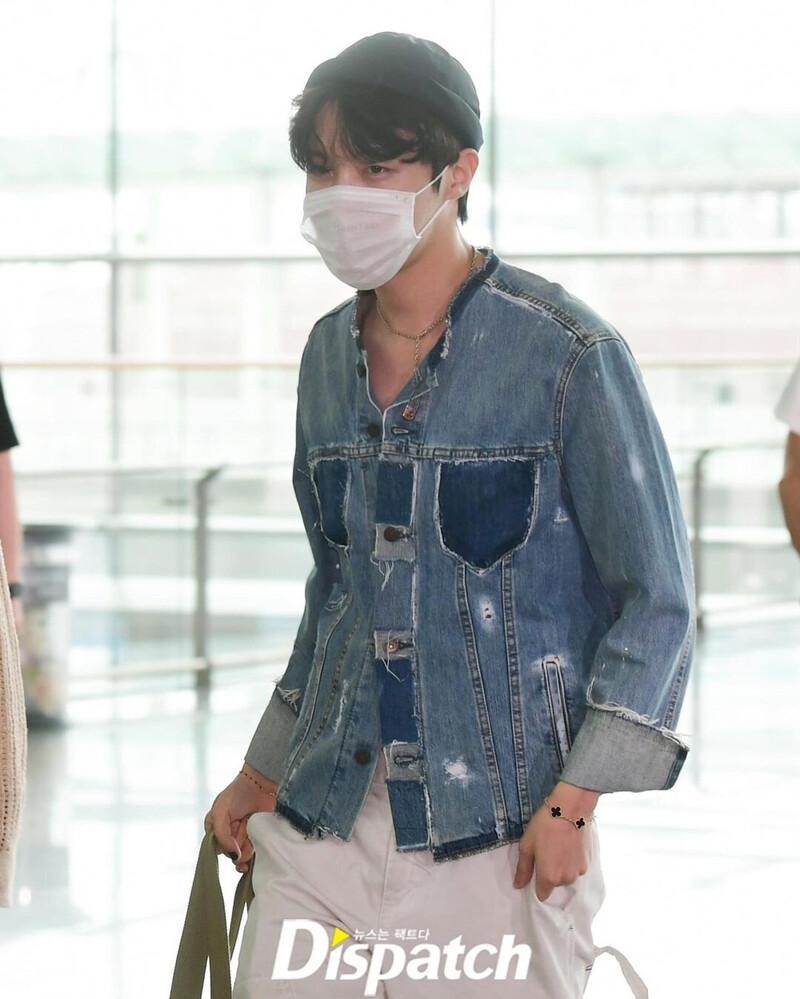 220529 BTS at Incheon International Airport documents 2