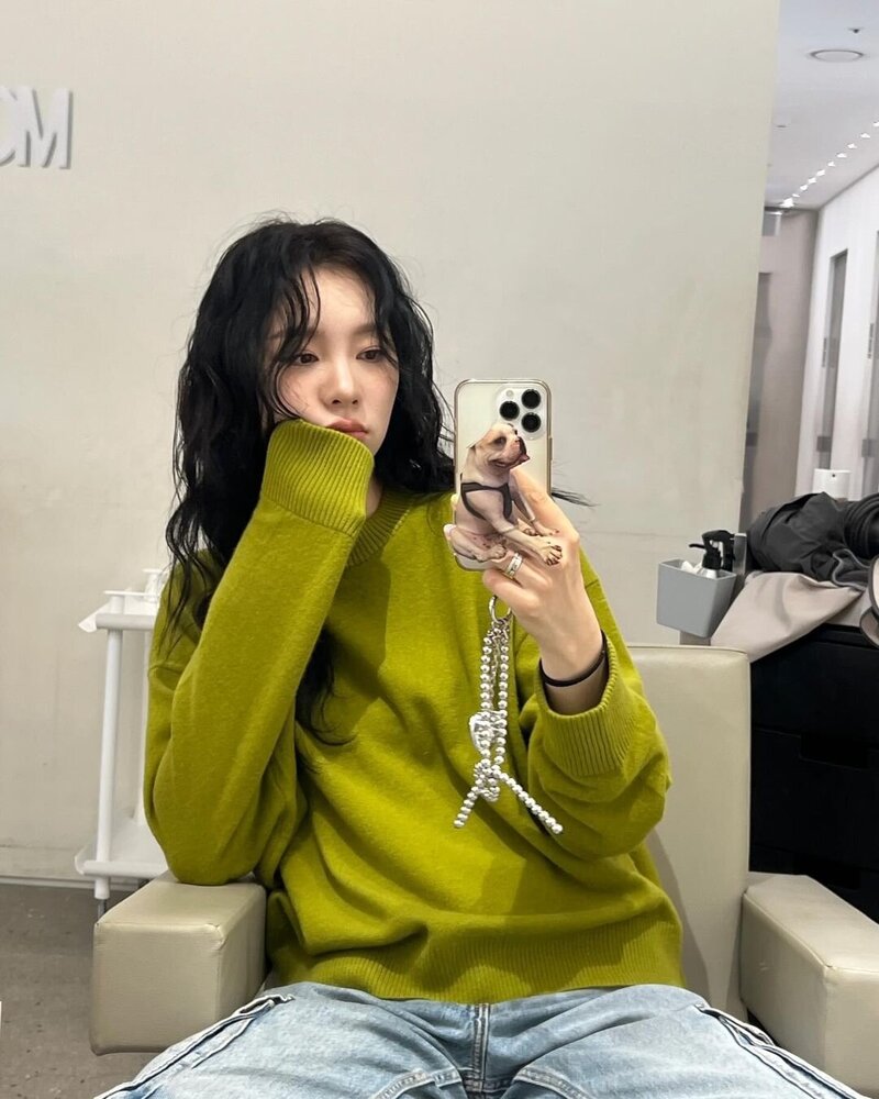 240425 Yiyeon Instagram Update documents 3