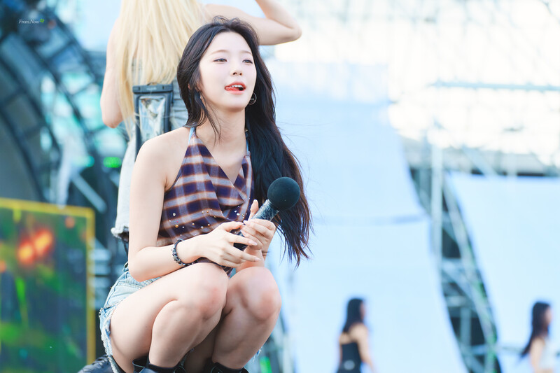 240727 fromis_9 Jiheon at Waterbomb Festival 2024 in Busan documents 4