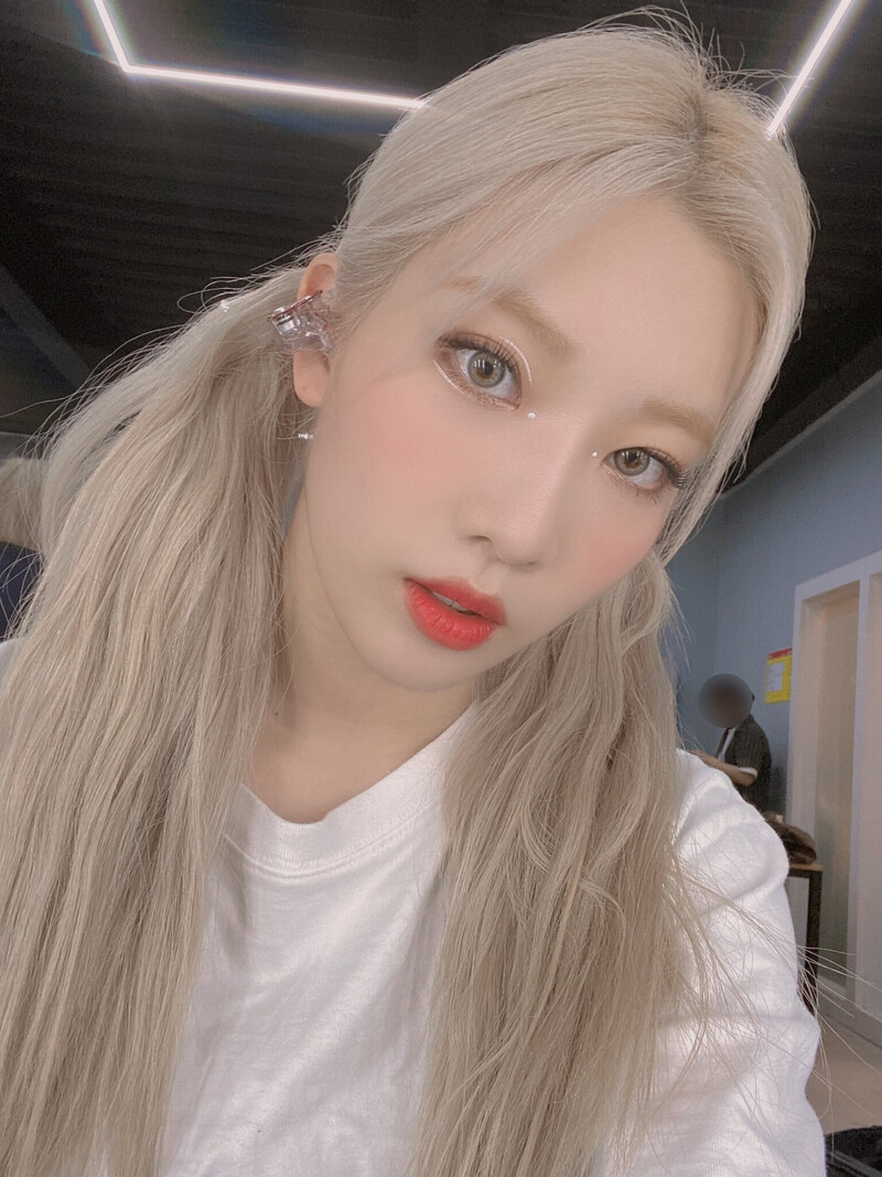 210718 LOONA Twitter Update - KimLip documents 4