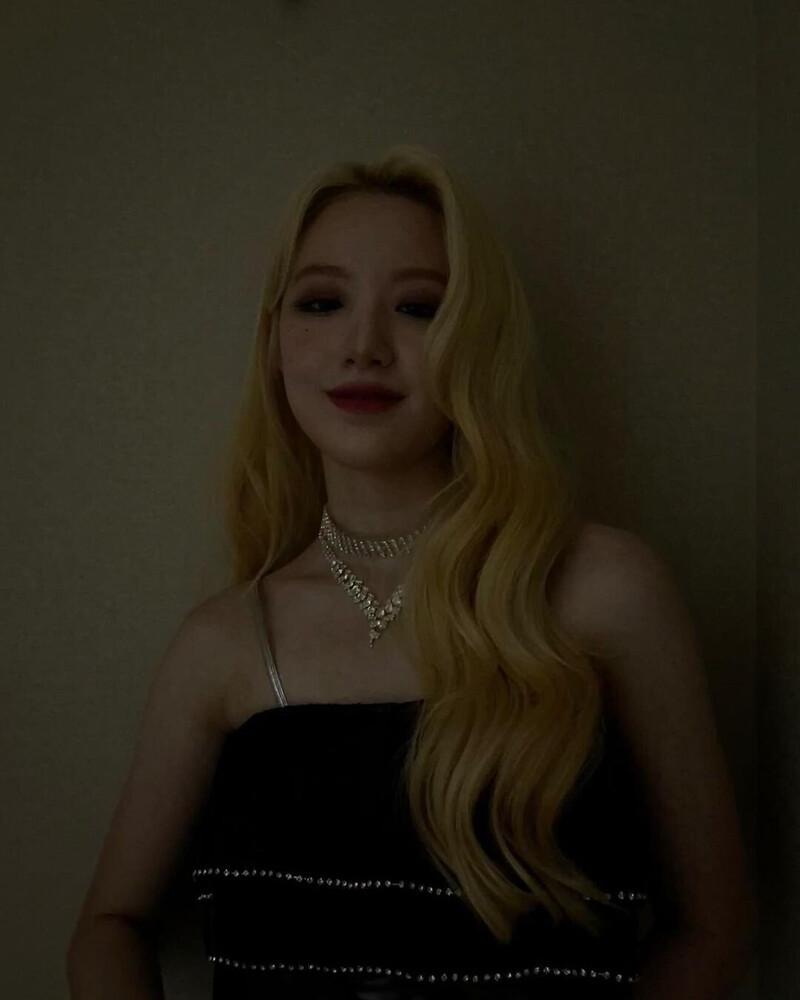 221110 (G)I-DLE Shuhua Instagram Update documents 5