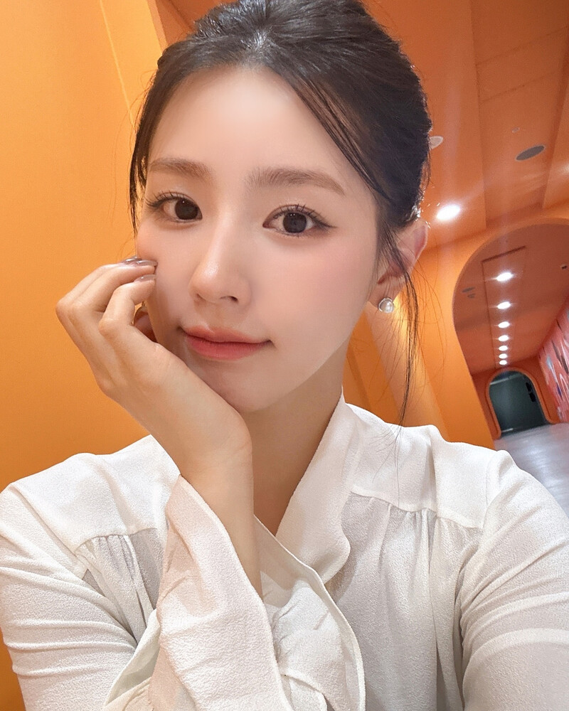 241224 (G)I-DLE Instagram Update with MIYEON documents 2