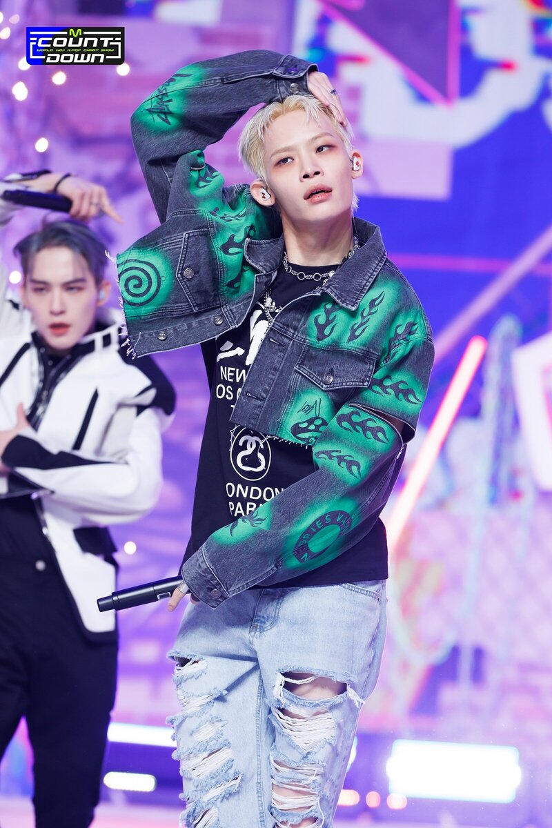 221229 TO1 - 'Troublemaker' at M Countdown (Donggeon) documents 2