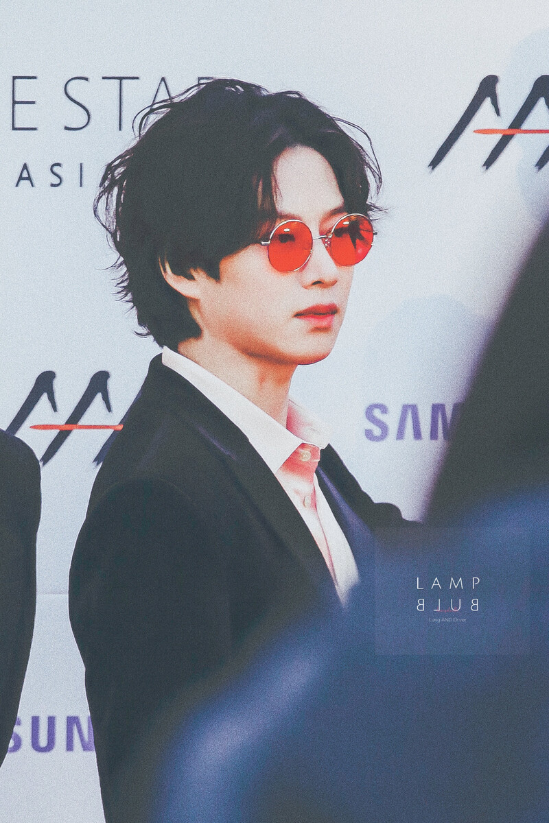 171115 Super Junior Heechul at Asian Artist Awards documents 1