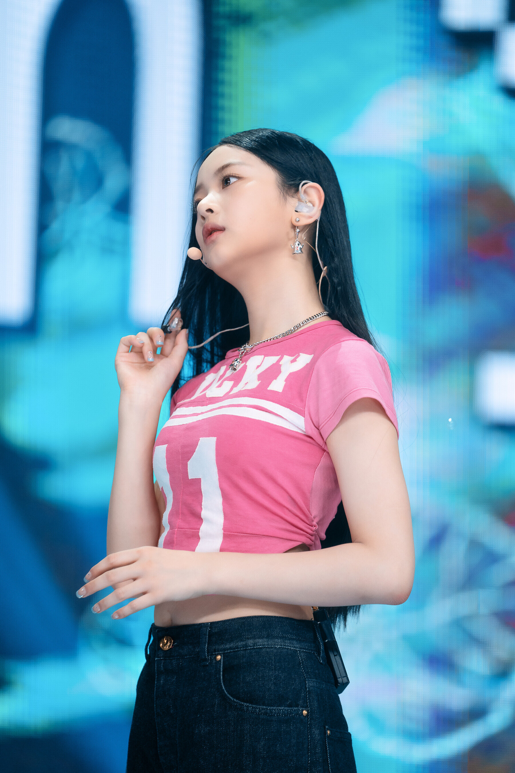 220807 NewJeans Hanni 'Attention' at Inkigayo | kpopping