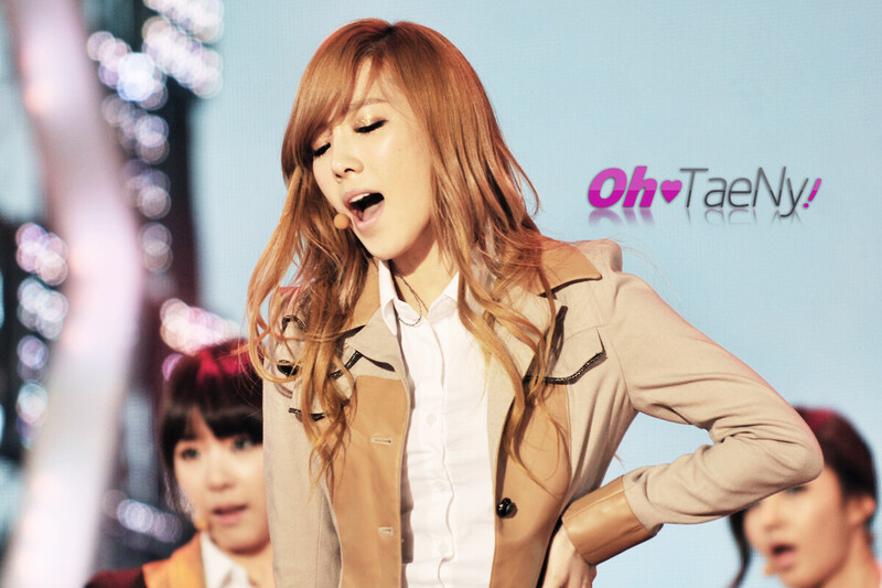 111106 Girls' Generation Taeyeon at Love Sharing Concert documents 2