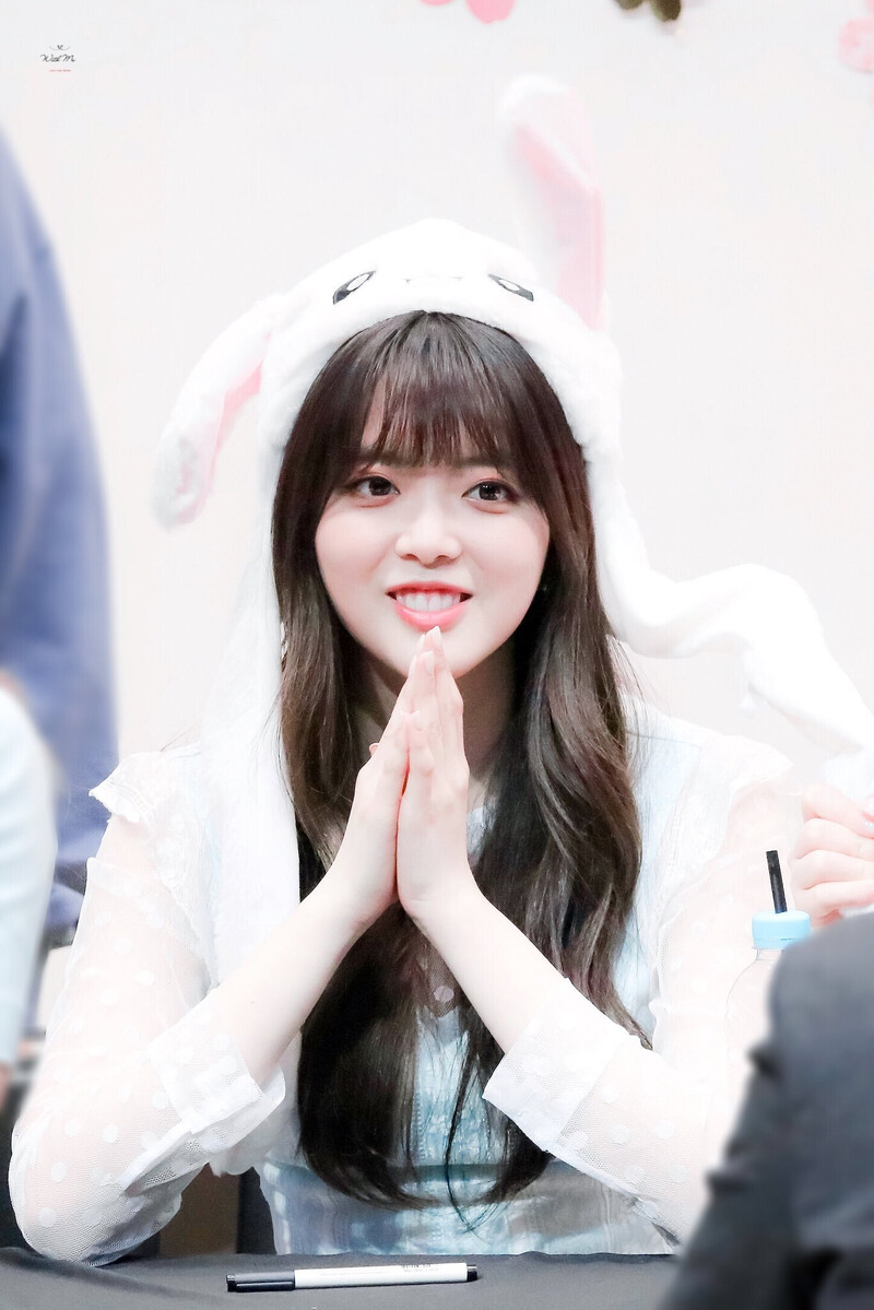 180415 Weki Meki Suyeon at Bundang 'Lucky' Fansign documents 3