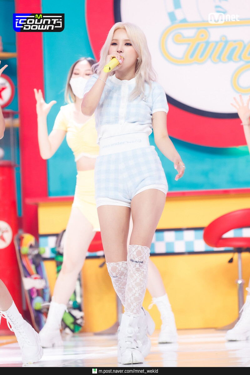 210708 Soyeon - 'BEAM BEAM' at M Countdown documents 15