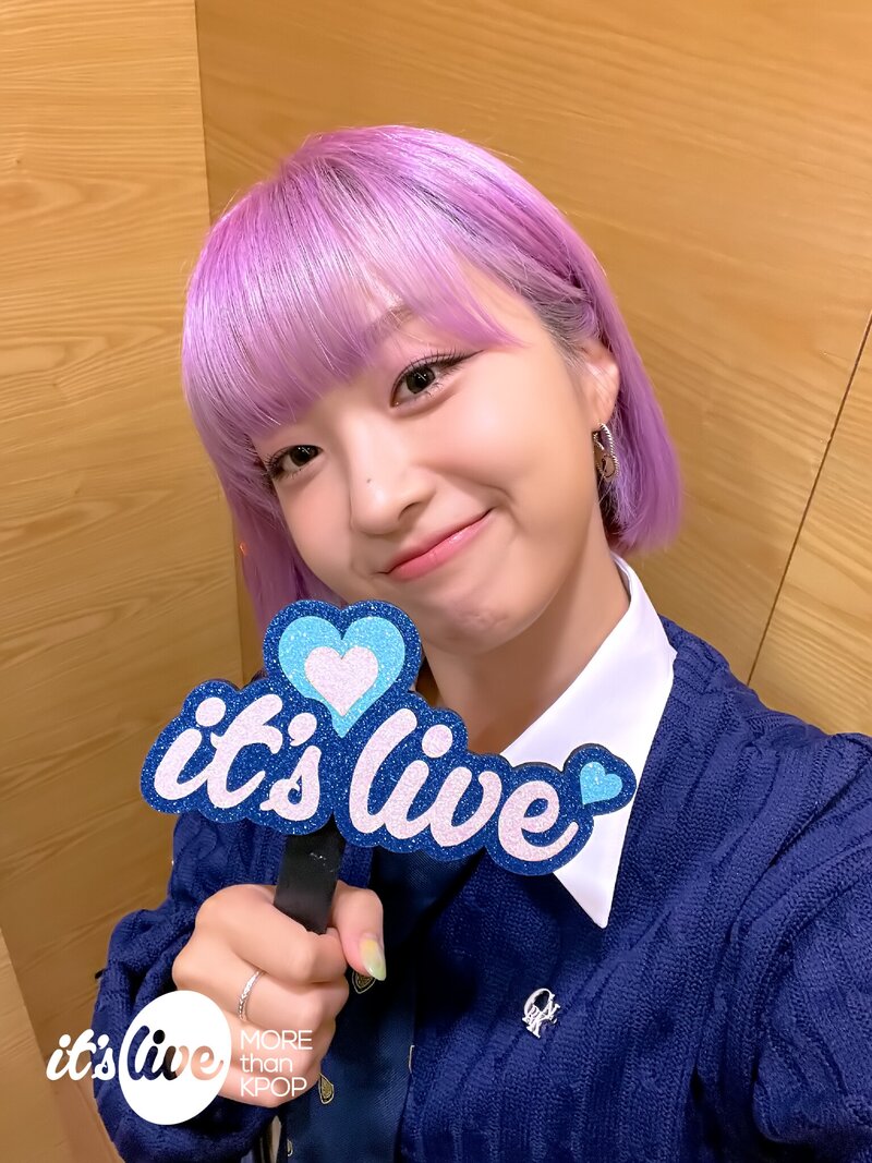 221006 it's Live Twitter Update with Adora documents 1