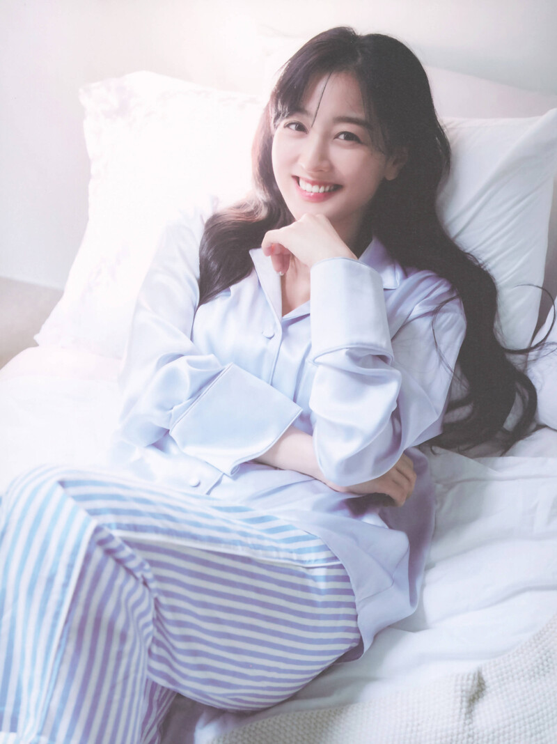 Yes, I am Jihyo 1st Photobook (Scans) documents 3