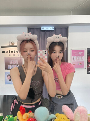 240812 WOOAH LUCY sns update with MINSEO